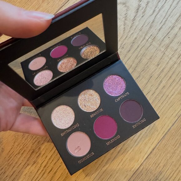 Glaminatrix Cosmetics Entrancing Eyes eyeshadow palette - Picture 1 of 5